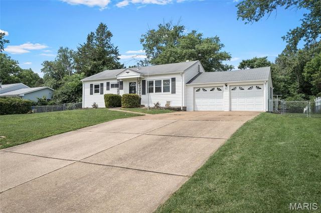 207 Hillsdale Drive, Ballwin, MO 63011