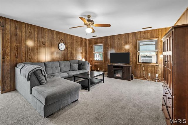 207 Hillsdale Drive, Ballwin, MO 63011