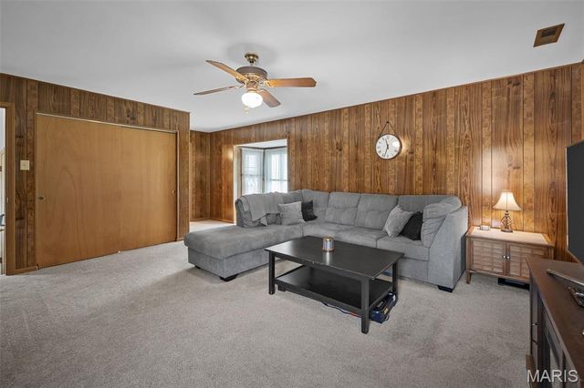 207 Hillsdale Drive, Ballwin, MO 63011