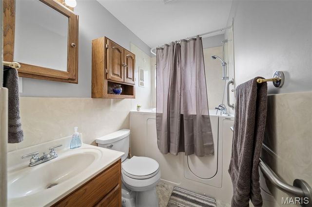207 Hillsdale Drive, Ballwin, MO 63011