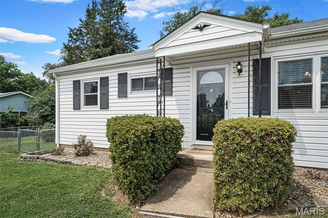 207 Hillsdale Drive, Ballwin, MO 63011