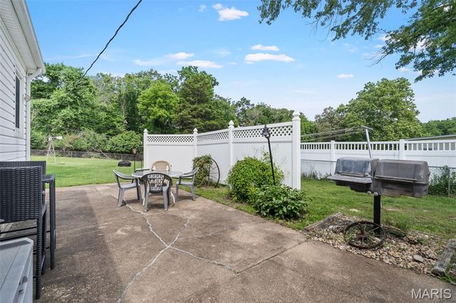 207 Hillsdale Drive, Ballwin, MO 63011
