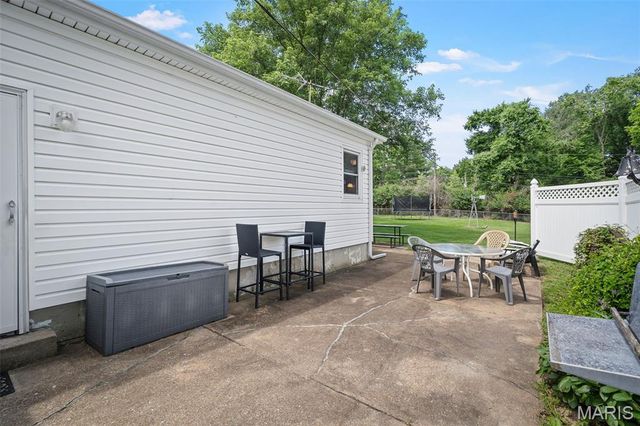 207 Hillsdale Drive, Ballwin, MO 63011