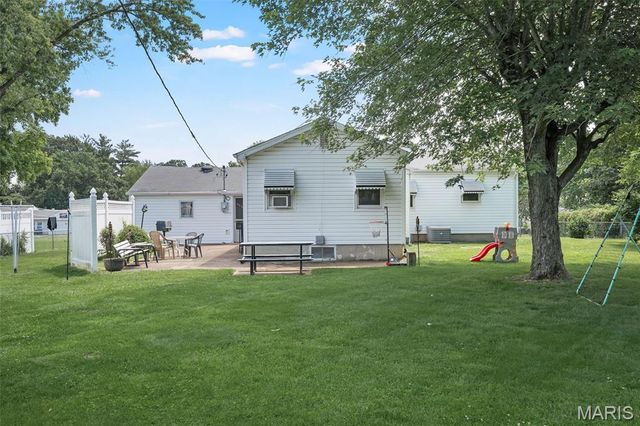 207 Hillsdale Drive, Ballwin, MO 63011