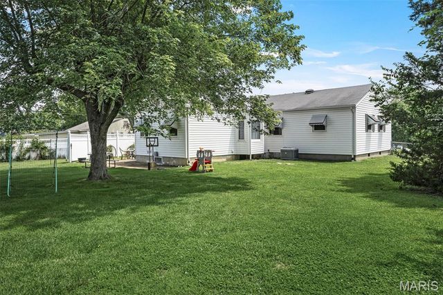 207 Hillsdale Drive, Ballwin, MO 63011