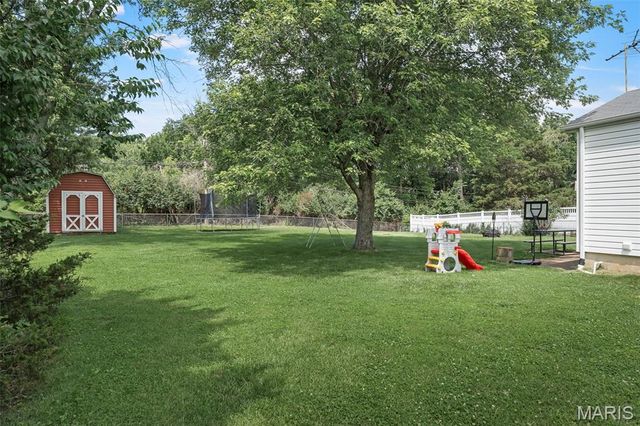 207 Hillsdale Drive, Ballwin, MO 63011