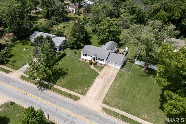 207 Hillsdale Drive, Ballwin, MO 63011