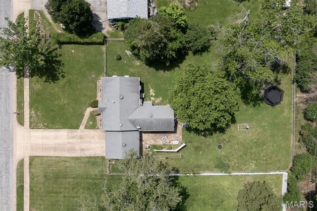 207 Hillsdale Drive, Ballwin, MO 63011