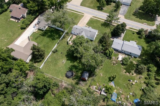 207 Hillsdale Drive, Ballwin, MO 63011