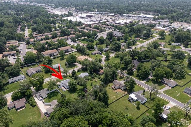 207 Hillsdale Drive, Ballwin, MO 63011