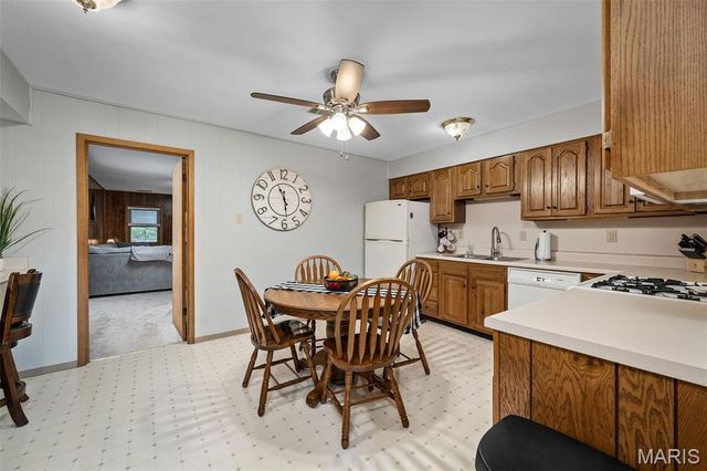 207 Hillsdale Drive, Ballwin, MO 63011