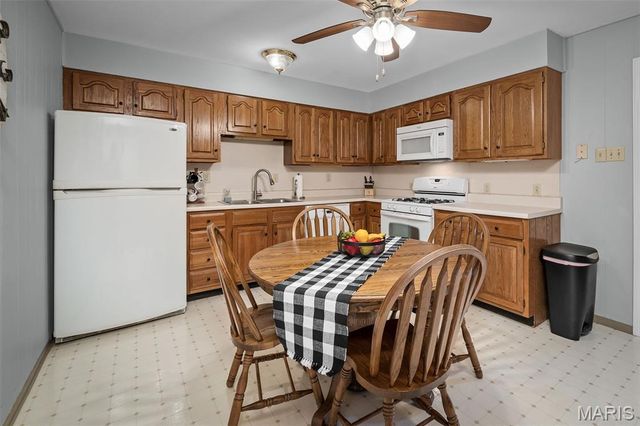207 Hillsdale Drive, Ballwin, MO 63011