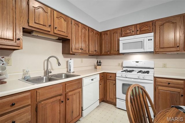 207 Hillsdale Drive, Ballwin, MO 63011