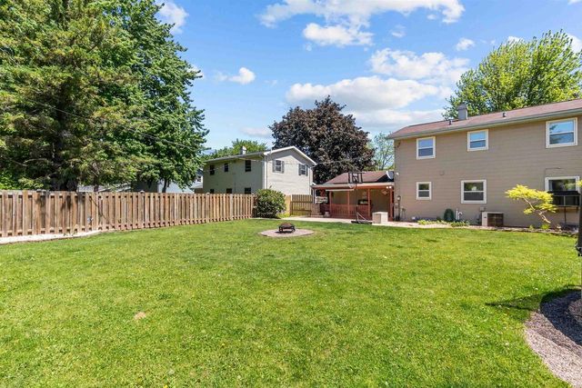 1147 GREEN ACRES LANE, Neenah, WI 54956
