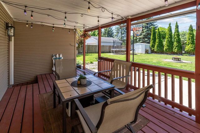 1147 GREEN ACRES LANE, Neenah, WI 54956