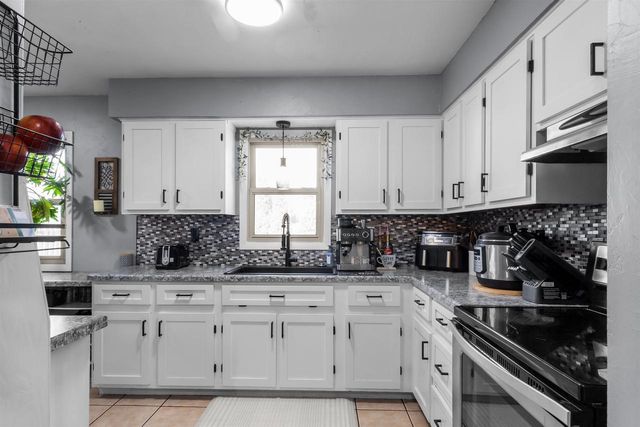 1147 GREEN ACRES LANE, Neenah, WI 54956