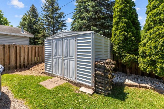 1147 GREEN ACRES LANE, Neenah, WI 54956