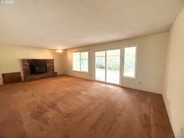 93924 KIRKENDALL Ln, North Bend, OR 97459