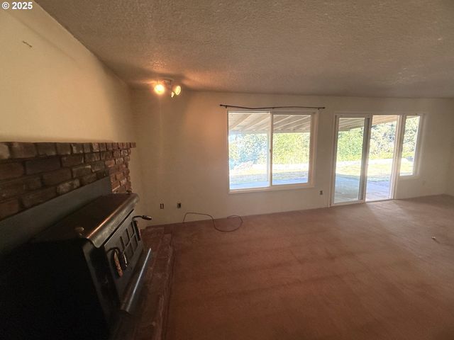 93924 KIRKENDALL Ln, North Bend, OR 97459