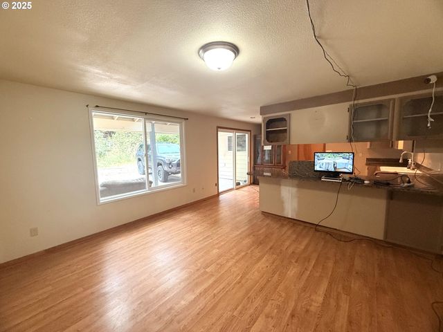 93924 KIRKENDALL Ln, North Bend, OR 97459