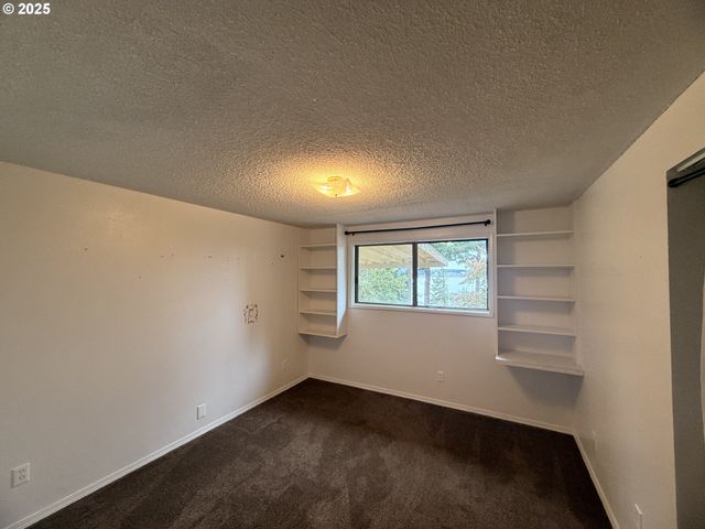 93924 KIRKENDALL Ln, North Bend, OR 97459