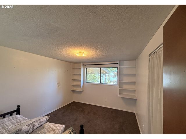 93924 KIRKENDALL Ln, North Bend, OR 97459