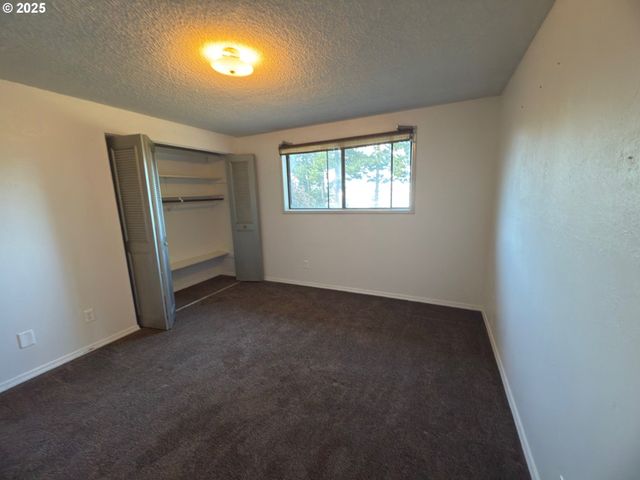 93924 KIRKENDALL Ln, North Bend, OR 97459