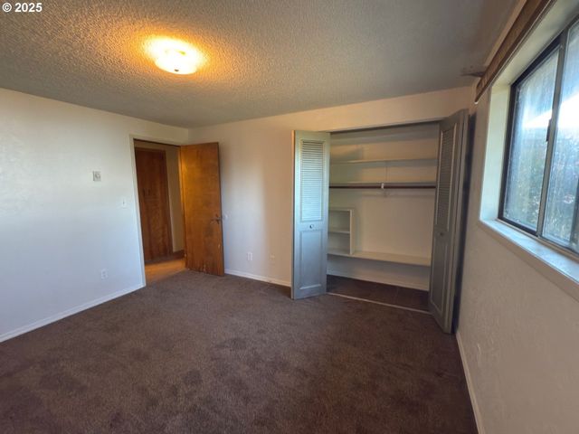 93924 KIRKENDALL Ln, North Bend, OR 97459