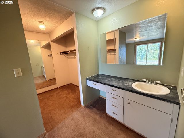 93924 KIRKENDALL Ln, North Bend, OR 97459