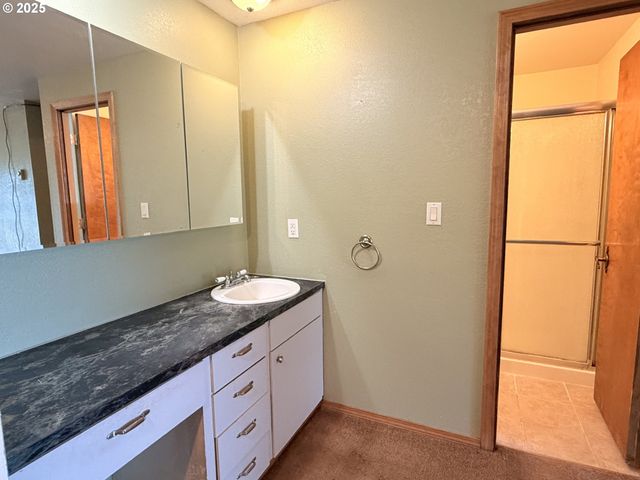 93924 KIRKENDALL Ln, North Bend, OR 97459