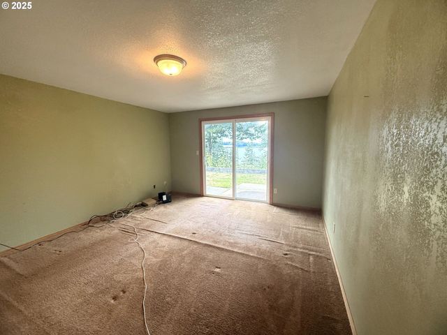 93924 KIRKENDALL Ln, North Bend, OR 97459