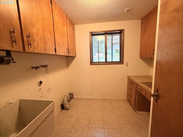 93924 KIRKENDALL Ln, North Bend, OR 97459