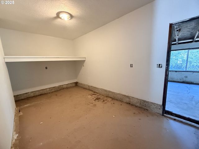 93924 KIRKENDALL Ln, North Bend, OR 97459