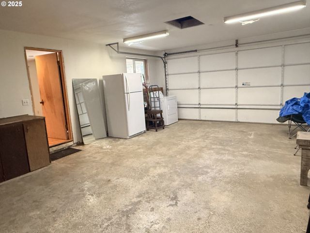 93924 KIRKENDALL Ln, North Bend, OR 97459