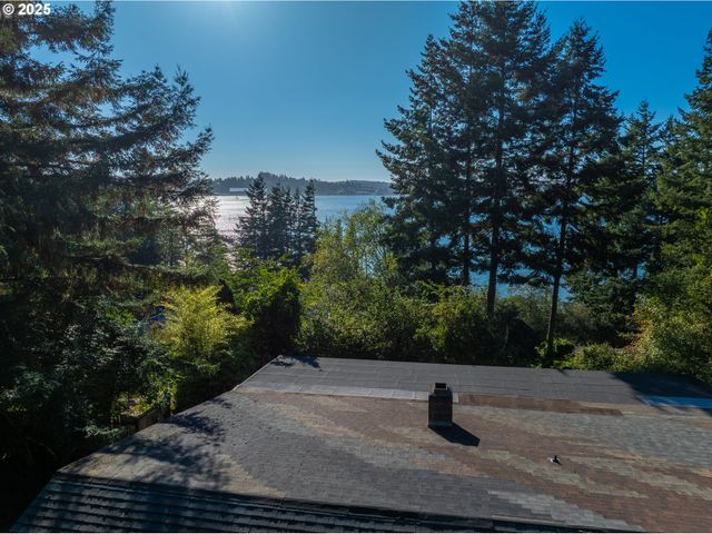 93924 KIRKENDALL Ln, North Bend, OR 97459