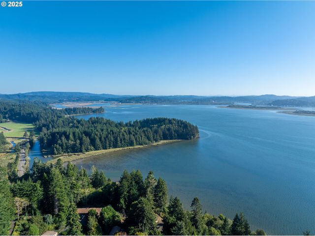 93924 KIRKENDALL Ln, North Bend, OR 97459