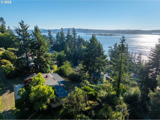 93924 KIRKENDALL Ln, North Bend, OR 97459