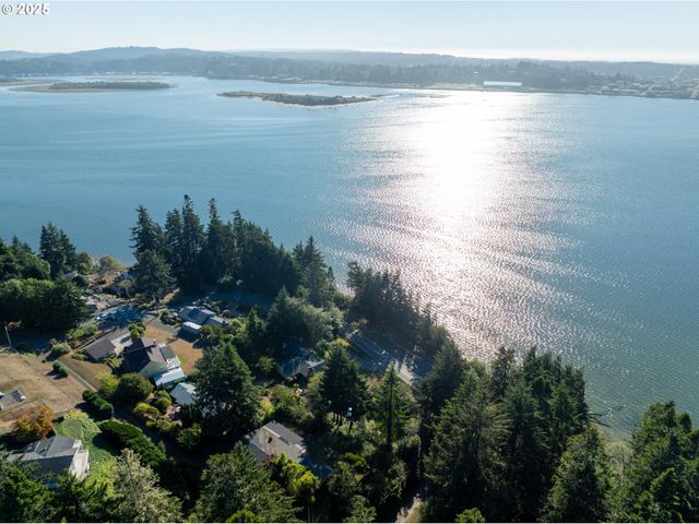 93924 KIRKENDALL Ln, North Bend, OR 97459