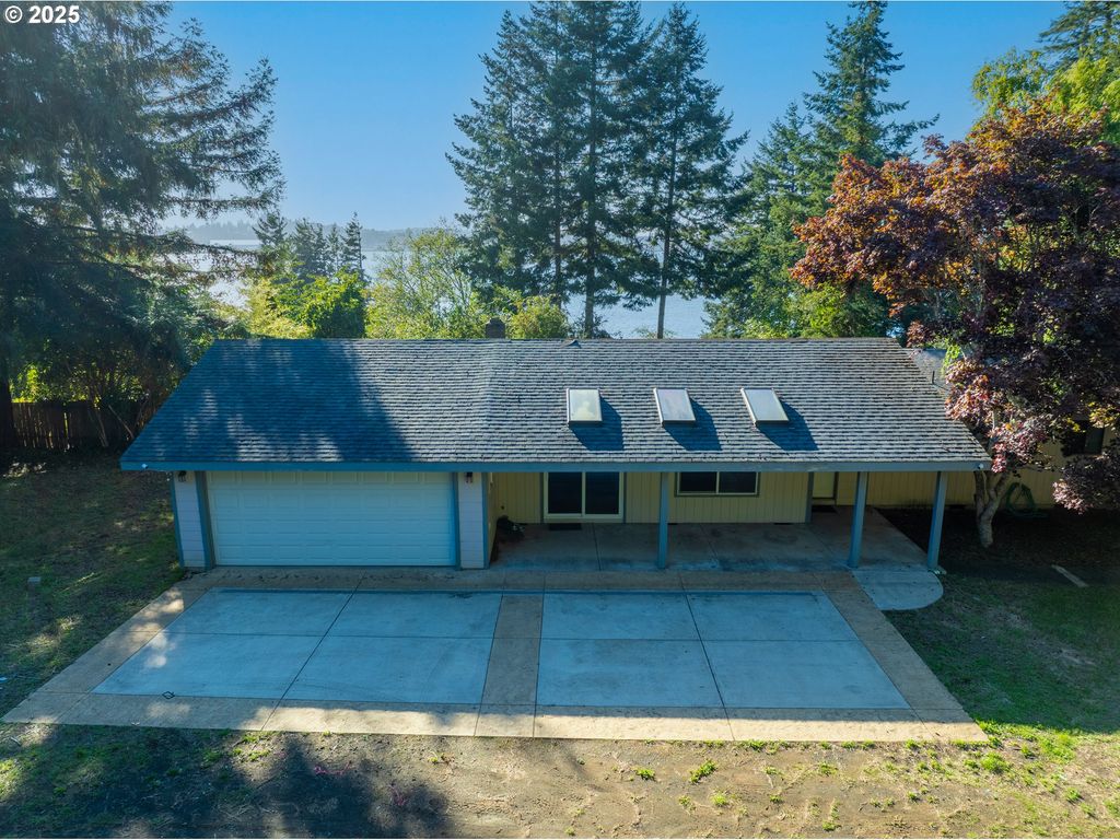 93924 KIRKENDALL Ln, North Bend, OR 97459