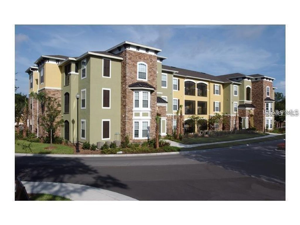 10201 COURTNEY PALMS BOULEVARD 302, Tampa, FL 33619