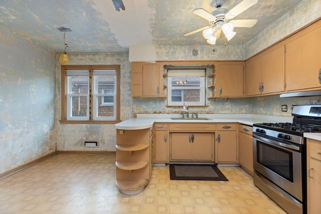 9643 S Richmond Avenue, Evergreen Park, IL 60805