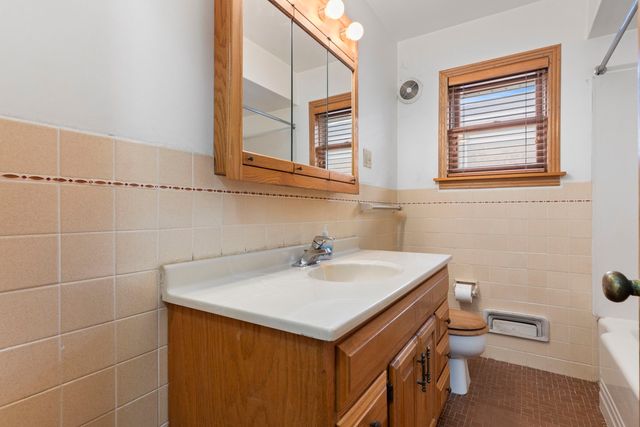 9643 S Richmond Avenue, Evergreen Park, IL 60805