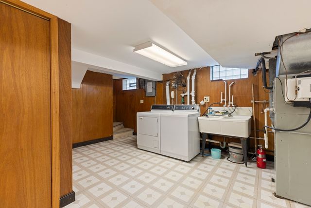 9643 S Richmond Avenue, Evergreen Park, IL 60805