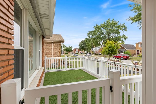 9643 S Richmond Avenue, Evergreen Park, IL 60805