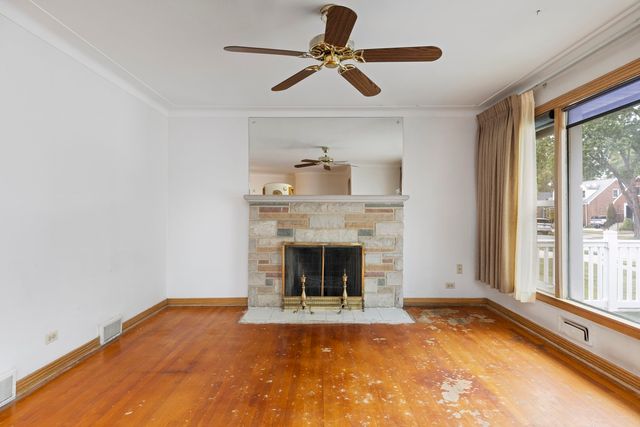 9643 S Richmond Avenue, Evergreen Park, IL 60805