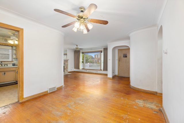 9643 S Richmond Avenue, Evergreen Park, IL 60805