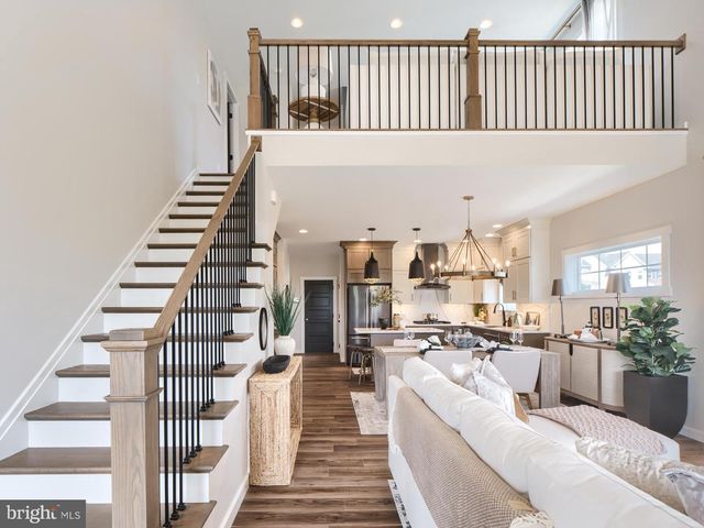 2221 BRENTFORD ST, Lancaster, PA 17601