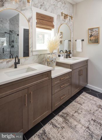 2221 BRENTFORD ST, Lancaster, PA 17601