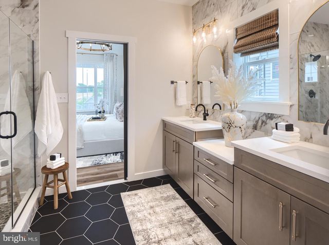 2221 BRENTFORD ST, Lancaster, PA 17601