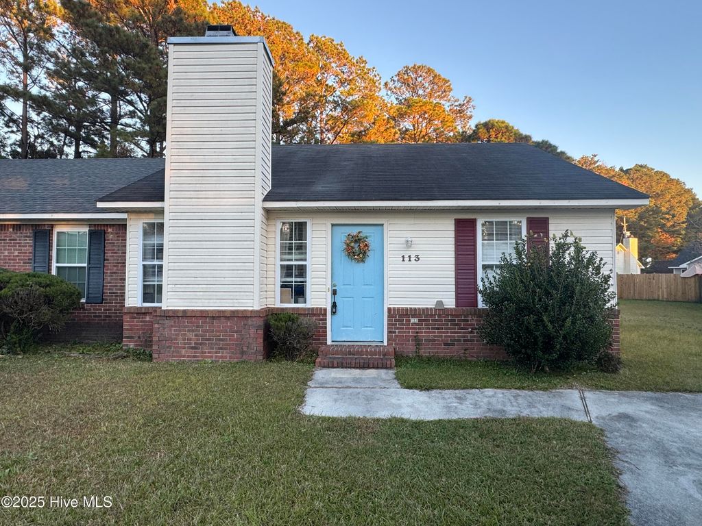 113 Glenside Court, Midway Park, NC 28544